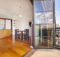 Stylish Inner City Apartment - Gold Coast 4U