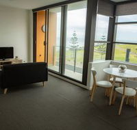 Watt Street 1 BR Apartment w Ocean Views - Accommodation Gold Coast