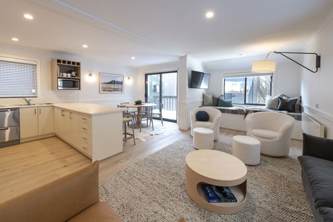 Discobulous 7 - Accommodation Gold Coast 4