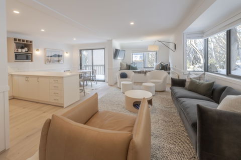 Discobulous 7 - Accommodation Gold Coast 2