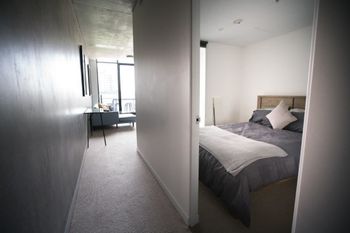 Spacious Apartment Close To Melbourne CBD - Accommodation Gold Coast 2
