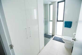 Spacious Apartment Close To Melbourne CBD - Accommodation Gold Coast 5