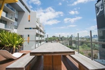 Spacious Apartment Close To Melbourne CBD - Accommodation Gold Coast 4