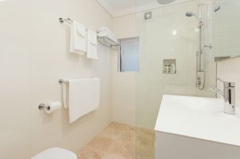 Bondi Beach Waterfront - Gold Coast 4U 1