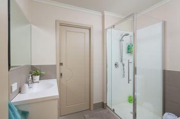 The Executive B & B - Gold Coast 4U 6
