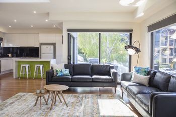 Boutique Stays Palmerston South Melbourne - Gold Coast 4U 4