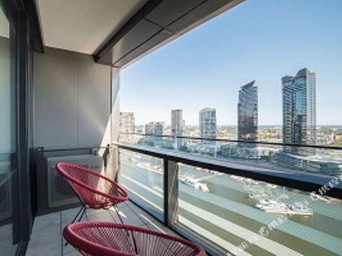 WaterFront Apartment - Accommodation Gold Coast 1