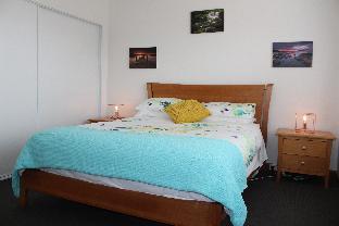 Newly Renovated Unit Waters Edge - Gold Coast 4U 1