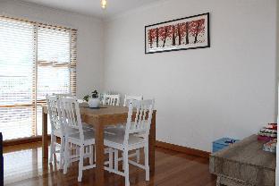 Newly Renovated Unit Waters Edge - Gold Coast 4U 4