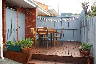 Newly Renovated Unit Waters Edge - Gold Coast 4U 3