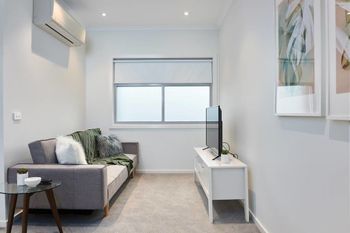Open & Flowy 1 Bedroom Apartment In Chadstone - Accommodation Gold Coast 0