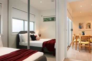 Open & Flowy 1 Bedroom Apartment In Chadstone - Accommodation Gold Coast 4