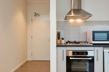 Open & Flowy 1 Bedroom Apartment In Chadstone - Accommodation Gold Coast 1