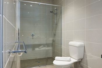 Open & Flowy 1 Bedroom Apartment In Chadstone - Accommodation Gold Coast 5