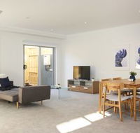 Spacious  Bright 1 Bedroom Apartment - Accommodation Gold Coast