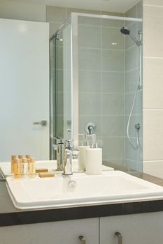 Spacious & Bright 1 Bedroom Apartment - Accommodation Gold Coast 1