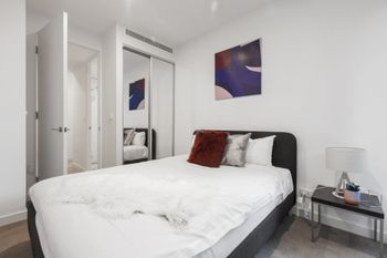 Iris Apartments By Ready Set Host - Accommodation Gold Coast 1