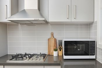 Bright & Updated 1 Bedroom Apartment - Accommodation Gold Coast 6