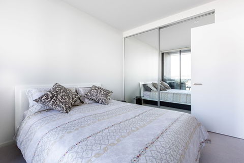 Sabrina, 2BDR Docklands Apartment - Accommodation Gold Coast 6