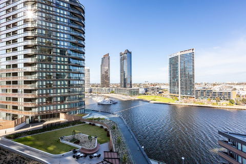 Sabrina, 2BDR Docklands Apartment - Accommodation Gold Coast 0