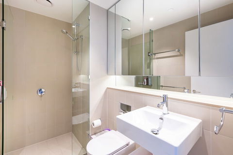 Sabrina, 2BDR Docklands Apartment - Accommodation Gold Coast 5