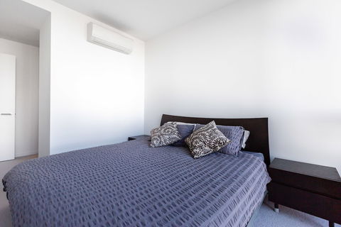 Sabrina, 2BDR Docklands Apartment - Accommodation Gold Coast 4