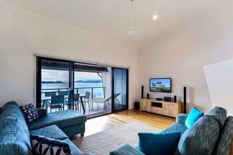 Shoreline 31 Renovated Upmarket 2 Bedrooms Ocean View Near Marina With Golf Buggy - Accommodation Gold Coast 6