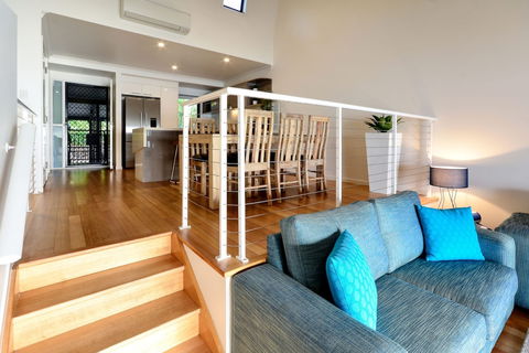 Shoreline 31 Renovated Upmarket 2 Bedrooms Ocean View Near Marina With Golf Buggy - Accommodation Gold Coast 3