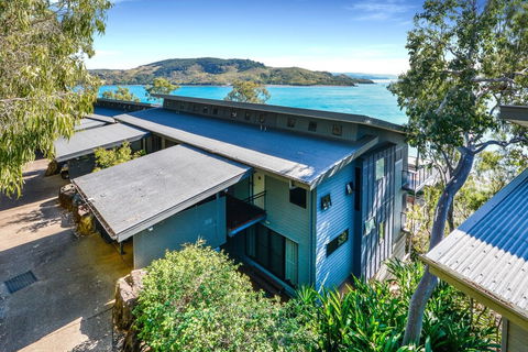 Shoreline 31 Renovated Upmarket 2 Bedrooms Ocean View Near Marina With Golf Buggy - Accommodation Gold Coast 1