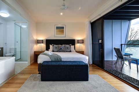 Shoreline 31 Renovated Upmarket 2 Bedrooms Ocean View Near Marina With Golf Buggy - Accommodation Gold Coast 4