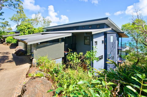 Shoreline 31 Renovated Upmarket 2 Bedrooms Ocean View Near Marina With Golf Buggy - Accommodation Gold Coast 0