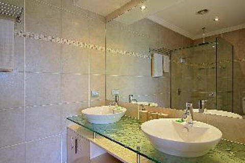 A PERFECT STAY 3 James Cook Apartments - Accommodation Gold Coast 1