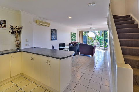Sunset Waters Apartments - Accommodation Gold Coast 4