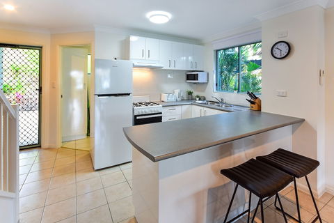 Sunset Waters Apartments - Accommodation Gold Coast 3