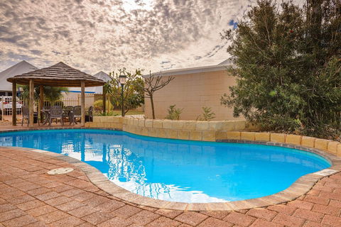 Osprey Holiday Village Unit 123 - Accommodation Gold Coast 0
