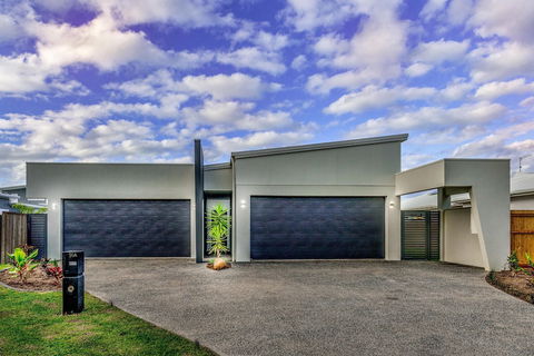 Blue Lagoon Villa B - Accommodation Gold Coast 0