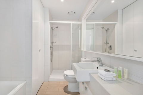 MJ Shortstay Whiteman St Apartments - Accommodation Gold Coast 0