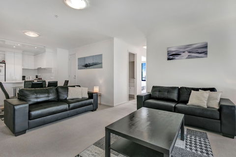 MJ Shortstay Whiteman St Apartments - Accommodation Gold Coast 1