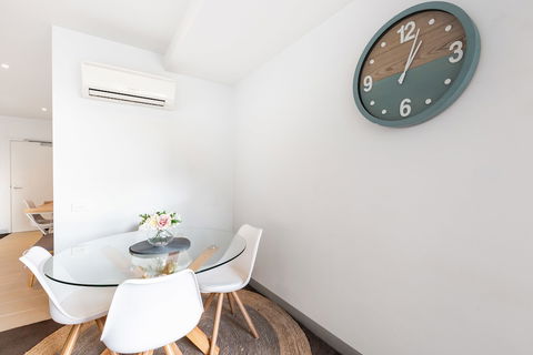 Ella, 1BDR Melbourne Apartment - Gold Coast 4U 4