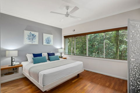 Poolside Alamanda Beachfront Resort 88 - Accommodation Gold Coast 2