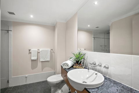 Poolside Alamanda Beachfront Resort 88 - Accommodation Gold Coast 3