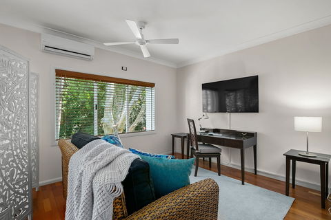 Poolside Alamanda Beachfront Resort 88 - Accommodation Gold Coast 4