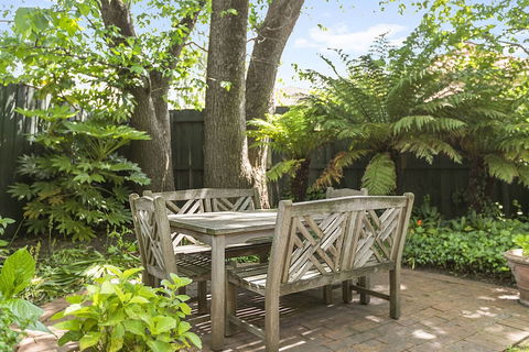 Boutique Stays - Frankie's Place - Accommodation Gold Coast 2