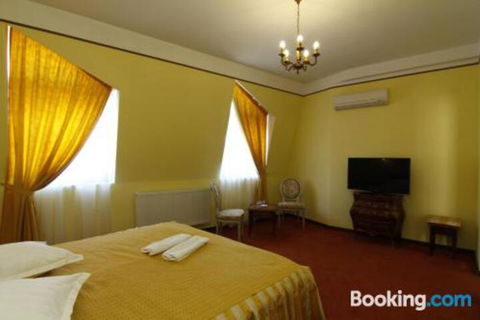 Mole Creek Lodge - Gold Coast 4U 6