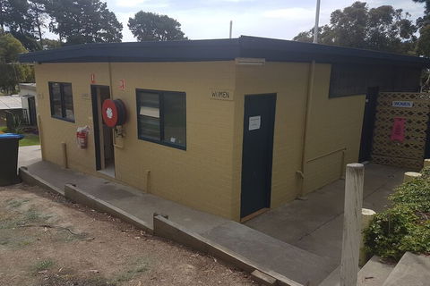 Lakes Caravilla Caravan Park - Accommodation Gold Coast 3