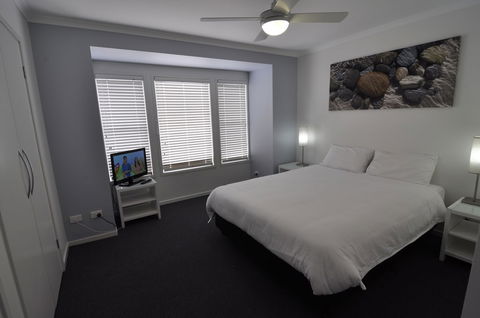 Bluedock Apartments - Gold Coast 4U 3