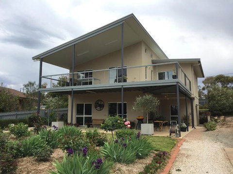 Lyreen's Apartment B&B - 1 Gold Coast 1