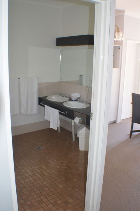 Deer Park Motor Inn - Accommodation Gold Coast 5