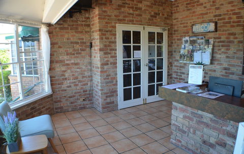 Deer Park Motor Inn - Accommodation Gold Coast 3