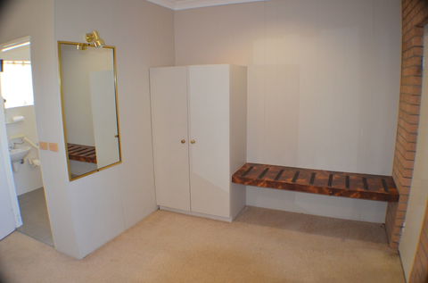 Deer Park Motor Inn - Accommodation Gold Coast 6